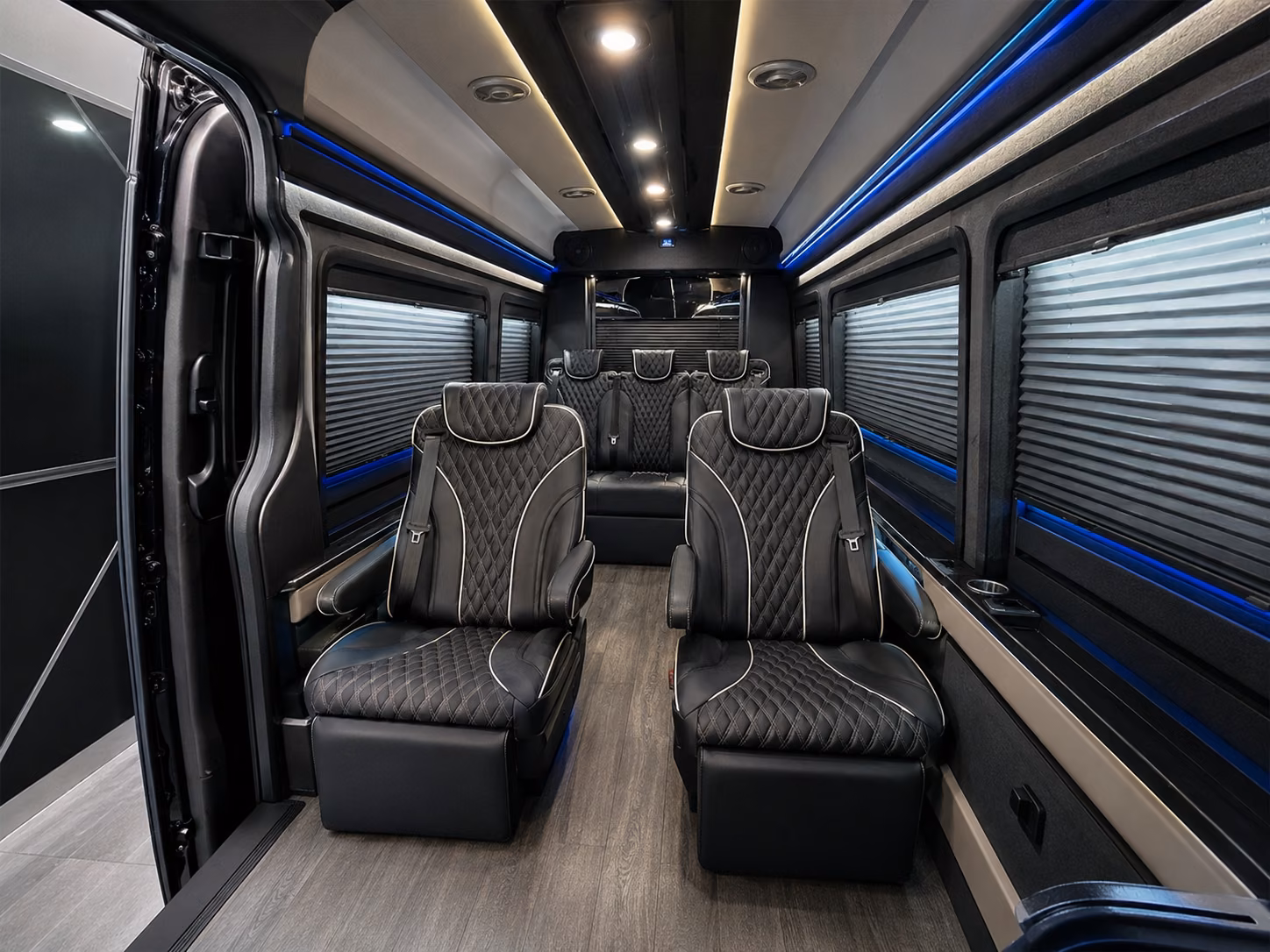 choose the right bus for your utd group or family airport run